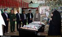 بازدید فرماندار دشتی از نمایشگاه مدرسه انقلاب در دبیرستان نمونه بشارت شهر خورموج