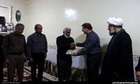  استاندار بوشهر با خانواده ۳ شهید والامقام در دشتی دیدار و گفت‌وگو کرد
