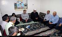 استاندار بوشهر با خانواده شهید حسن بردستانی در شهرستان دشتی دیدار و گفت‌وگو کرد